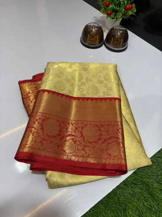 Regal Kanchi Pattu Silk Saree with All-Over Weaving & Brocade Blouse